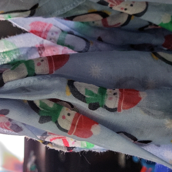 Peguin Circle Scarf - NWT - Picture 2 of 3